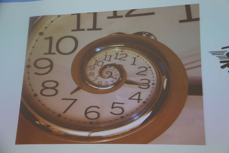 Conférence de Daniel Borel, cofondateur de Logitech lors de la célébration au CSEM des 50 ans de la première montre bracelet électronique.  (JR Gonthier)