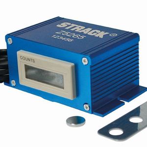 Nicht nur beim schnelllaufenden Spritzgießen, sondern auch für hochfrequente Stanzanwendungen soll sich das digitale Zählwerk Z5265 von Strack Norma eignen. 100 Mio. Hübe kann es erfassen, wie der Hersteller betont.