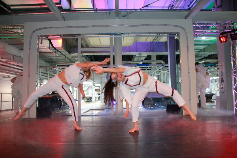 Showact bei der Inbetriebnahme der neuen Lackiererei im BMW-Werk München. (Itasse)