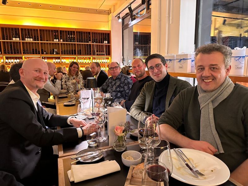 (v. l.) Benjamin Eraerts (Trust2Protect) mit Dennis Nejdrowski (iesy) und Miro Milos (SOS-Software), der auch extra aus Augsburg angereist ist. (Bild: Vogel IT-Medien GmbH)