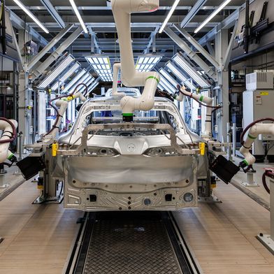 Die Herstellung des BMW iX3 soll in Sachen Nachhaltigkeit so weit wie möglich getrieben werden. Dafür sorgt auch der klimafreundliche Stahl Blueprint recycled von Thyssenkrupp Steel ... (Bild: BMW)