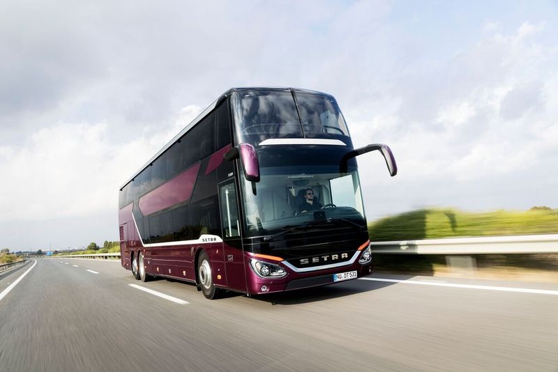 Die Reisebusbranche leidet immer noch unter den Folgen der Pandemiephase.(Bild:  Daimler AG)