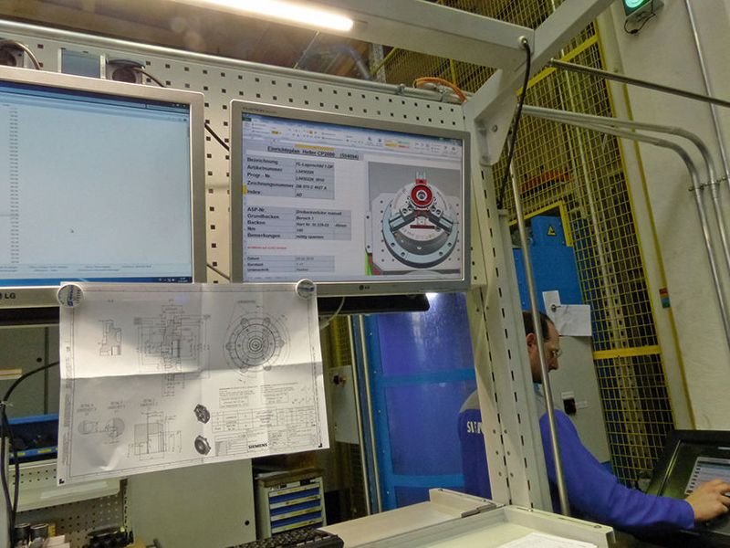 Ein automatisiertes System, mit dem man neben der Auftragsverwaltung und Werkzeugplanung selbst über die Einrichtedaten verfügt. (Heller)