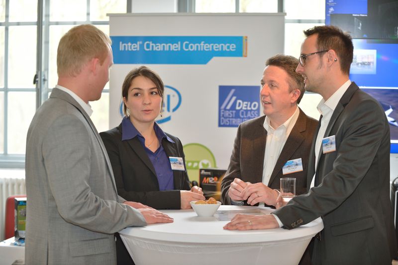 v. l.: Christian Nies (Delo), Nane Hambarzumjan (Intel), Nils Stallmach (Seasonic) und Daniel Krüger (Delo) (Intel)