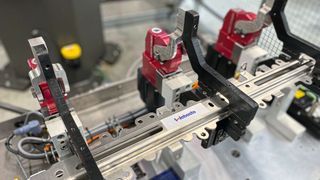 A central process step in the manufacturing of a convertible top is the welding of the so-called bows. The fixture equipped with smart clamps holds the components in place, while the welding head connects the parts. (Image:Webasto)