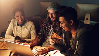 Hobby-Entwickler? Von wegen! Open-Source-User sind meist IT-Experten aus, die Software professionell nutzen. (Bild: A.B./peopleimages.com - stock.adobe.com)