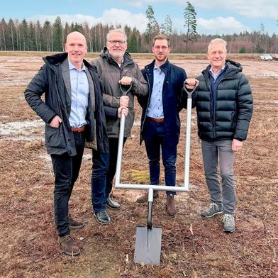 Groundbreaking in Värnamo (from left):  Bengt Rimark, Torbjörn Egerhag, Simon Vestlund, Dan Hagström looking forward to the new Competence Centre at Bredasten. (Source: Feddersen)
