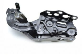 (Gewichtsintensives, konventionelles Design eines Motorhaubenscharniers mit hoher Bauteilanzahl. Bild: Hexagon)