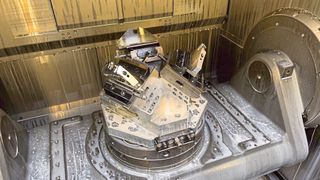 D/E Ein Highlight in der Fertigung ist das patentierte Frässystem Duomill. Mit nur einem Grundkörper lassen sich die Werkzeuge für Eck- und HFC-Fräsen von Stahl, Edelstahl und Aluminium einsetzen. Und das bereits ab 0,2 Millimeter Eckenradius.

A highlight in production is the patented Duomill milling system. With only one basic body, the tools can be used for corner and HFC milling operations on steel, stainless steel and aluminium. It starts with a corner radius of 0.2 mm. (Bild: Arno)