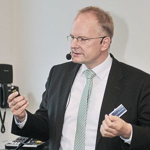 Provokante Thesen vetrat Thomas Koch, Leiter des Instituts für Kolbenmaschinen am Karlsruher Institut für Technologie: Er hält eine Dieselnachrüstung schichtweg für viel zu aufwendig.(Bild: Zietz)