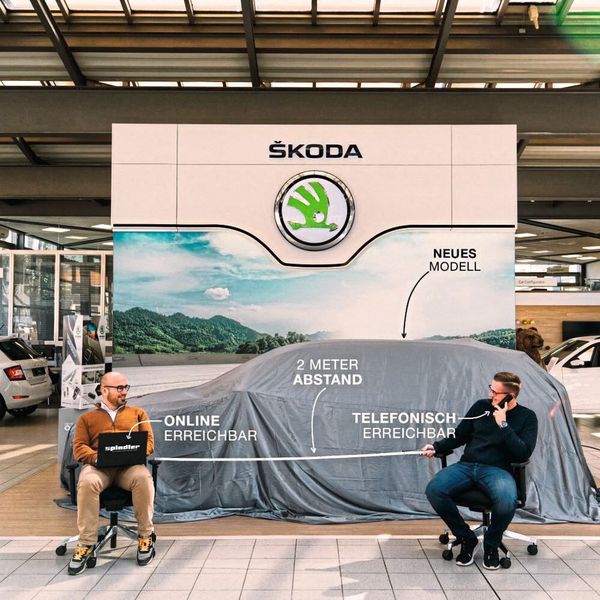 Auf Abstand für Kunden da sein: Damit wirbt das Autohaus der Gruppe Spindler in Würzburg. (Bild: Autohaus Gruppe Spindler)