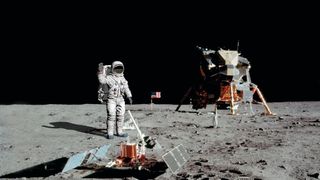 Auch die Board-Rechner der ersten Apollo-Mondlandung setzten auf Edge Computing. (merlin74 - stock.adobe.com)