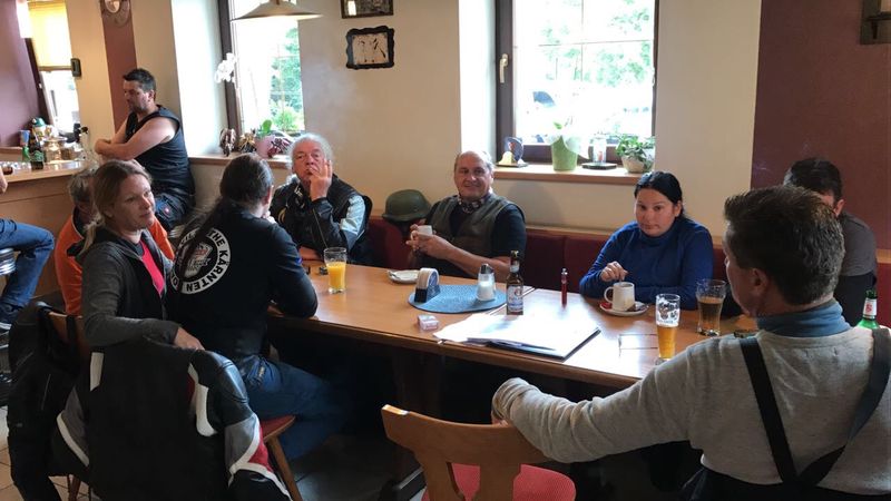 Beim Mittagessen an der italienischen Grenze (Vogel IT-Medien GmbH)