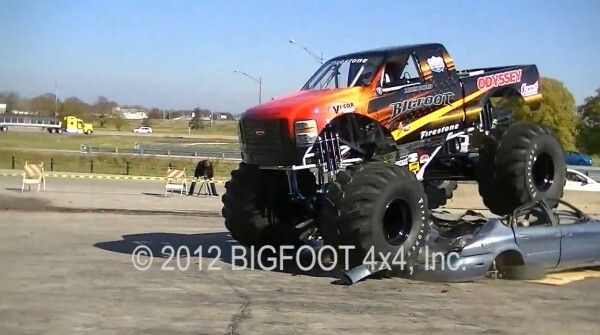 Der Bigfoot 20: der weltweit erste Monstertruck mit Elektroantrieb macht mit über 260 kW und 1100 Nm Autos umweltschonend platt (Bild: Bigfoot 4x4 Inc.)