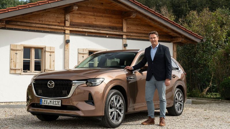 Mazda-Deutschland-Geschäftsführer Bernhard Kaplan will 2025 3.500 Einheiten des neuen Siebensitzers CX-80 verkaufen.(Bild:  Mazda)