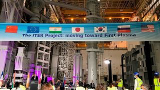 Am 28. Juli 2020 fiel der Statrschuss für den Fusionsreaktor. 3000 Menschen sollen ihn in den nächsten Jahren zusammenbauen. (ITER)