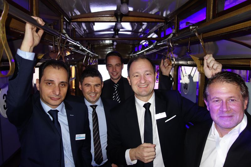 Reisen mit dem  Tech Data Team bildet (v. l.) Nikolas Konsolakis, Mentor Sefedini, Thomas Boisly, Jörg Richter und ihr Kunde Günther Haag, ACP Holding. (Bild: IT-BUSINESS)