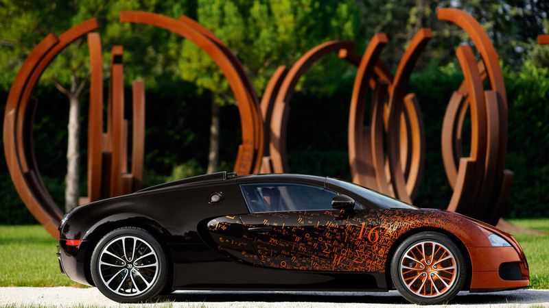 Der französische Künstler Bernar Venet gestaltete 2012 einen Bugatti Veyron Grand Sport in orange. Während der Art Basel Miami Beach wurde er als schnellstes automobiles Kunstwerk der Welt präsentiert. (Bild: Bugatti)