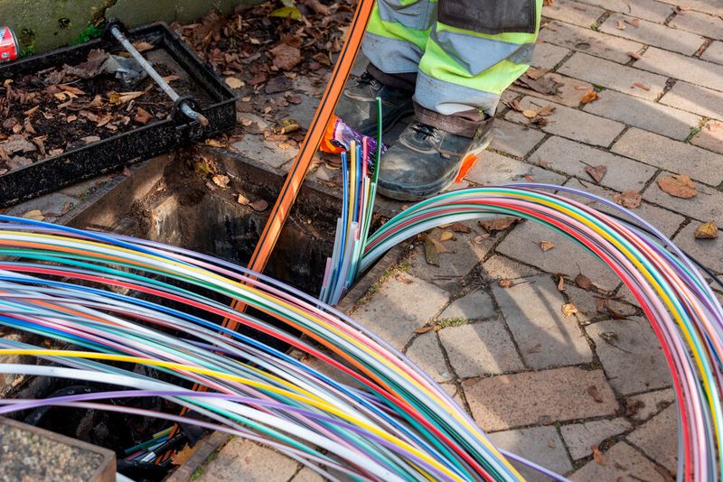 Schnellerer Netzausbau dank schnellerer Genehmigungsverfahren. Das haben Wirtschaft und Politik nun unterschrieben.(Bild: ©  penofoto.de - stock.adobe.com)