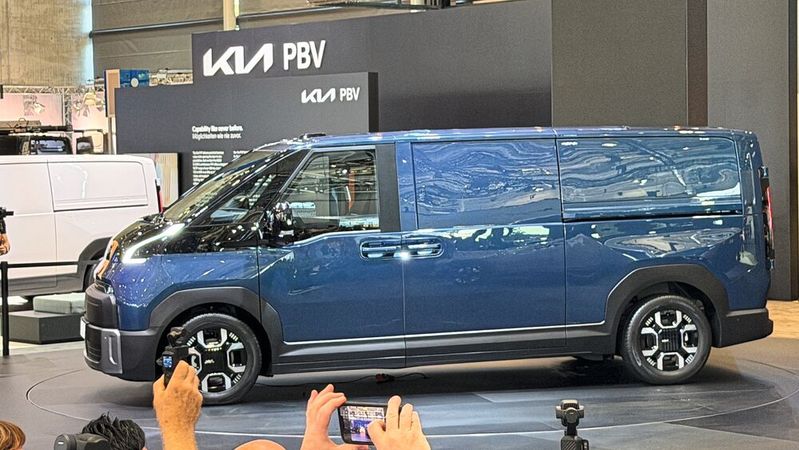 Der Kia PV7 startet in der zweiten Jahreshälfte 2027 in Deutschland als Cargo- und als Passenger-Variante.(Bild:  Wehner – VCG)