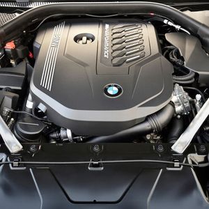 (BMW)