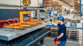 Am Standort Aalen-Ebnat sind passende Säge- und Bearbeitungskapazitäten gebündelt, um Bestellungen effizient abwickeln zu können. (Bild: Günther + Schramm)
