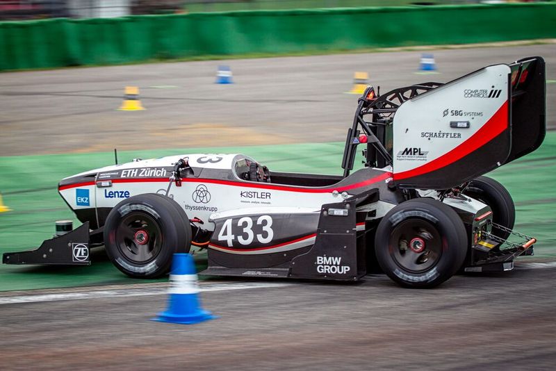 Automes Fahren bei der Formula Student Germany 2017 (Bild: FSG/Elena Schulz)