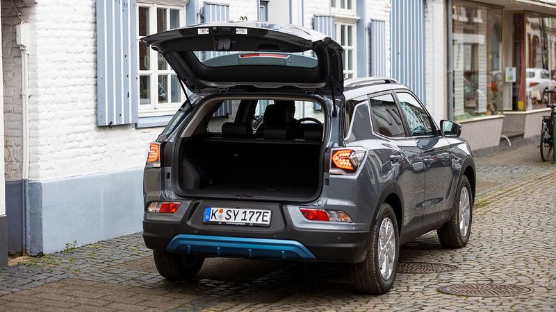 Das Kofferraumvolumen beträgt wie beim Verbrenner 551 bis 1.248 Liter. (Ssangyong)