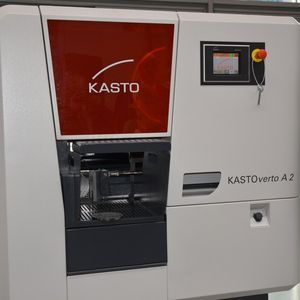 Mit dem Geradschnitt-Bandsägeautomaten Kasto Verto A2 ergänzt das Familienunternehmen sein Programm um eine kompakte Bandsäge.