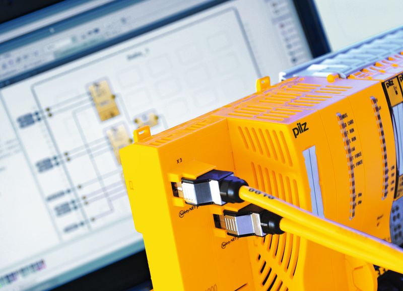 Das Automatisierungssystem PSS 4000 von Pilz ist für alle Aufgaben der Automatisierung ausgelegt: von der Maschinensteuerung über die Sicherheitstechnik bis hin zu Motion Control einschließlich Diagnose und Visualisierung. (Pilz)