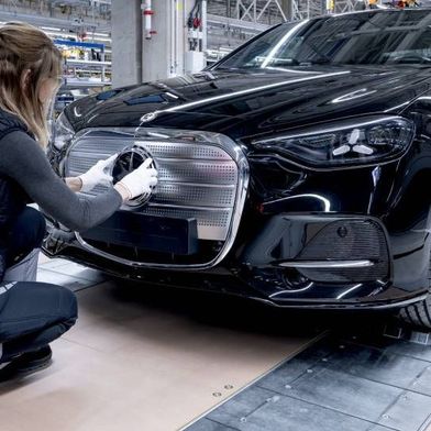 Das neue Modell aus Kecskemét: die vollelektrische C-Klasse. Eine verlängerte Version wird Mercedes ab 2027 in China fertigen. (Bild: Mercedes-Benz)
