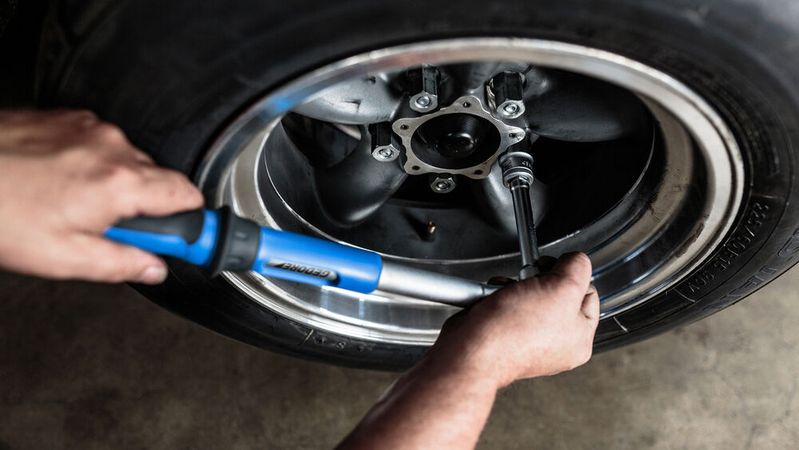 Räderwechsel ohne Drehmomemtschlüssel? Undenkbar!(Bild:  Gedore)