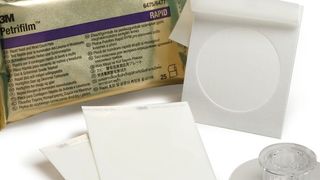 Abb. 1: Der neue 3M Petrifilm Indikatortest für die Lebensmittelindustrie ermöglicht ... (Bild: 3M)