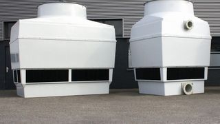 Die neue Polacel Produktlinie der GFK-Verdunstungskühler Polacel Gentoo 30, Polacel Gentoo 44 sowie Polacel Gentoo 73 kühlt günstiger und leiser als die üblichen Anlagen. (Bild: GEA)