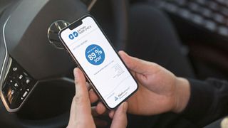 Am Stand des TÜV Rheinland geht es unter anderem um Batterietests und digitale Schadenerkennung. (Bild: TÜV Rheinland)