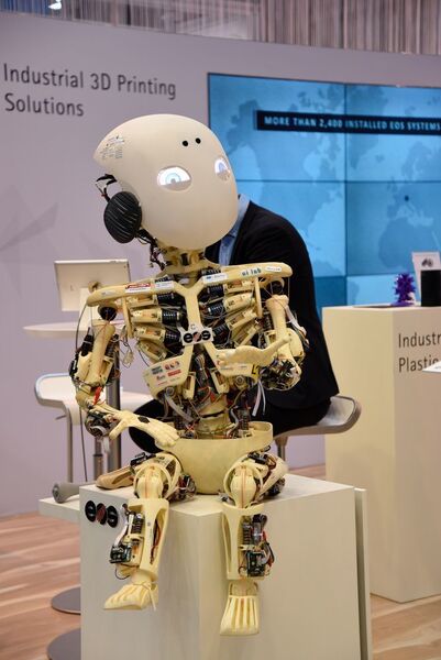 Ein additiv gefertigter Roboter am Stand von EOS. (Stefanie Michel)