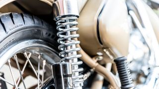 Neben wirtschaftlicher und werkstofflicher Anforderungen, die eine Feder erfüllen muss, ist die richtige Federauslegung von großer Bedeutung. (©Stephanie Eichler - stock.adobe.com)