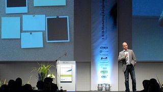 Mehr als 300 B2B-Marketing-Verantwortliche und Agenturen trafen sich zum vergangenen B2B-Marketingkongress. Im Bild referiert Volker John von Intershop Communications zu Lead Management in der B2B-Praxis. (Foto: Vogel Business Media)