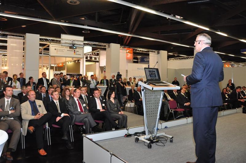 Mehr als 50 Aussteller der POWTECH/TechnoPharm hatten sich im Vorfeld mit ihren Produktentwicklungen bei den Fachmedien PROCESS, PharmaTEC und Schüttgut beworben. Als Kriterien für den Award galten auch in diesem Jahr der Grad der Innovation, Qualität, Effizienz und Wirtschaftlichkeit für Anwender. (Archiv: Vogel Business Media)