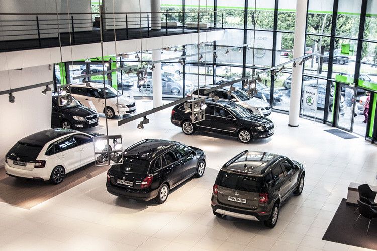 Neues Showroom-Design: Transparenz, helle Flächen und frisches Skoda-Grün prägen das Gestaltungskonzept der neuen Skoda-City... (Foto: Tiedtke)