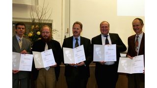Die Preisträger Thomas Netscher (DSM), Werner Bonrath (DSM), Felix Spindler (Solvias), Reinhard Karge und Felix Roessler (DSM)  (Bild: SCG)