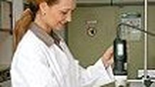 Zentraler Schritt: Die Suspension wird bei der neuen TOC-Methode mit einem Dispergiergerät zerkleinert und homogenisiert und danach analysiert.  (Bild: Shimadzu)