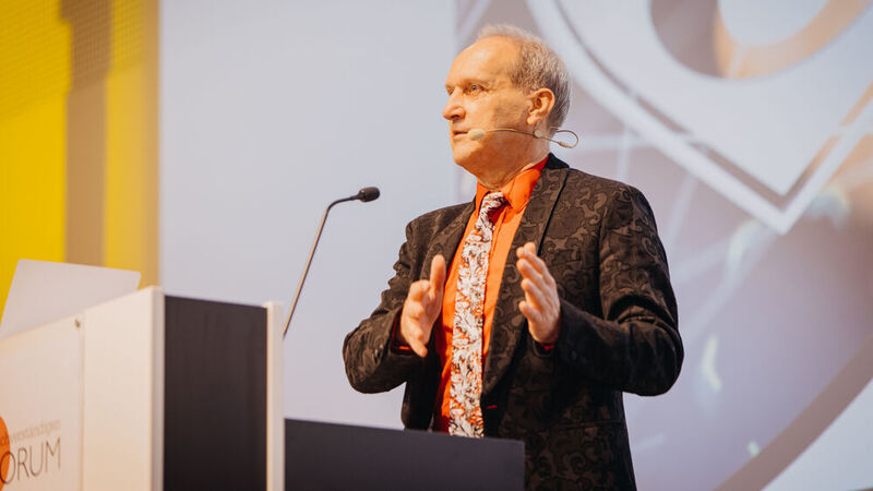 Rechtsanwalt Jochen Pamer, Geschäftsführer Autorechtaktuell, führte durch das Programm des Kfz-Sachverständigen Forum. (Knüttel | BKfotofilm)
