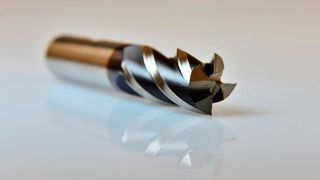 Die Beteiligten eines DFG-geförderten Projekts entwickelten eine Prozessüberwachung, die Werkzeug- und Bauteilschädigungen während der Zerspanung erkennen kann. (gemeinfrei)