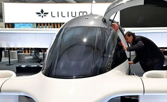 Nachdem vor Kurzem staatliche Kreditbürgschaften abgelehnt wurden, wobei vor allem die Grünen ihr Veto einlegten, wie es heißt, scheint der Elektroflugzeugpionier Lillium vor der Insolvenz zu stehen.(Bild:  Lilium)