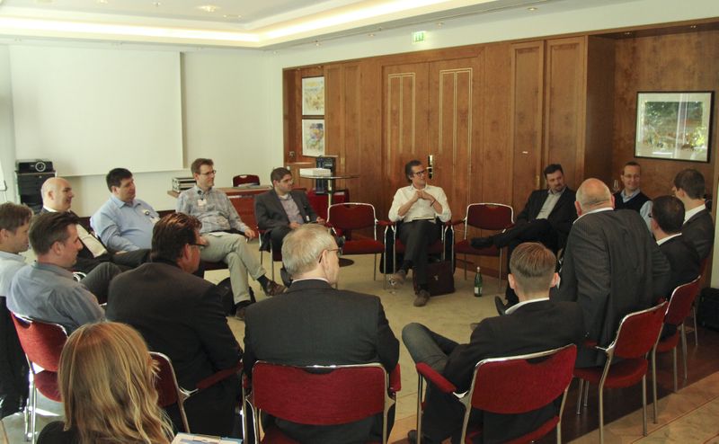 Was nicht passt wird passend gemacht – Enterprise Cloud Architekturen in Deutschland. Über dieses Thema diskutierten die Teilnehmer des Roundtables von Dr. Carlo Velten. (Vogel IT-Akademie)