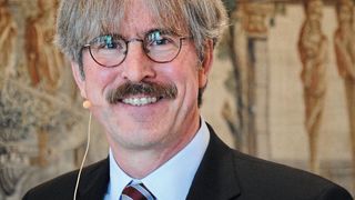 Ralph Bünger, Richter beim VIII. Zivilsenat des BGH, erläuterte Hintergründe zum Hinweisbeschluss bezüglich eines mit dem Motor EA189 ausgestatteten VW Tiguan. (Baeuchle/»kfz-betrieb«)