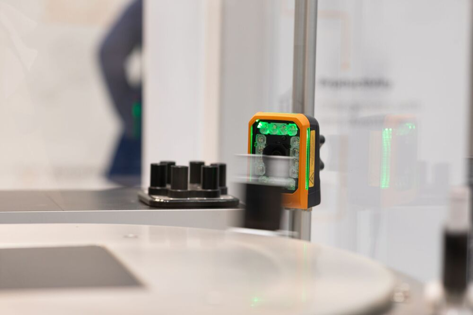 ABB: Adaptive Verpackungsautomation mit ACOPOS 6D & trak