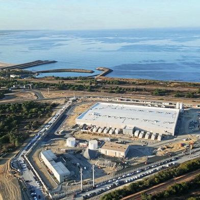 Schneider Electric hat sich mit Start Campus zusammengeschlossen, einem Vorreiter in der Entwicklung nachhaltiger, KI-skalierbarer Rechenzentrumsökosysteme. Gemeinsam realisieren sie die 26 Megawatt (MW) starke Anlage SIN01 in Sines.  (Bild: Schneider Electric)