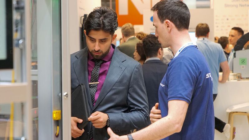 Die SmartFactory Kaiserslautern (SFKL) zeigt auf der SPS in Nürnberg, wie IT und KI die Wertschöpfung durch smarte Automatisierung messbar erhöhen können.  (Bild:  SmartFactory Kaiserslautern)